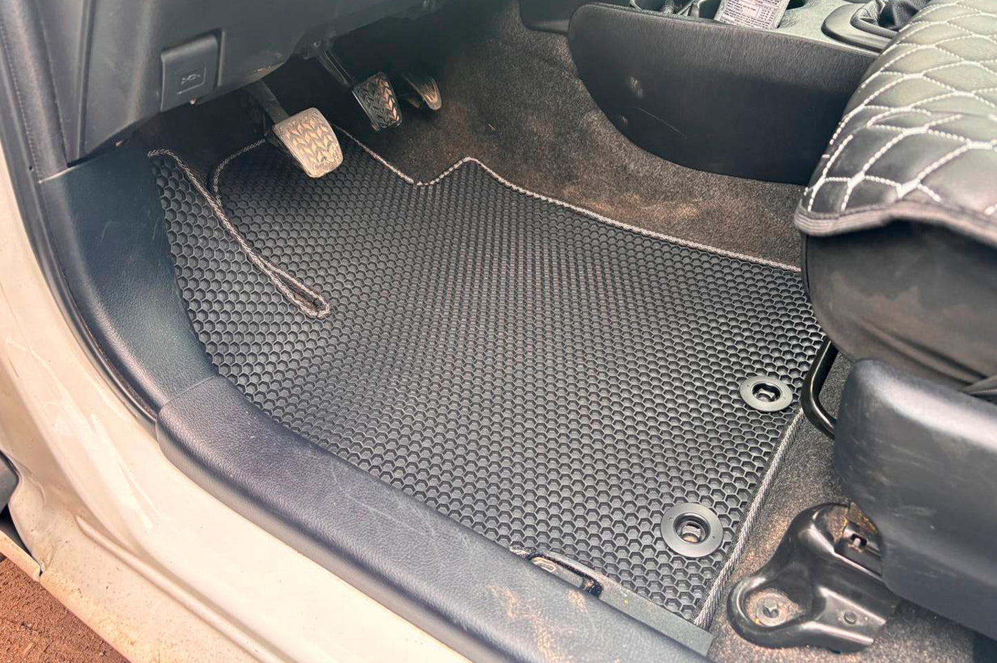 Rubber Floor Mats Carsuit DVS (Black) for Toyota Yaris 2010-2020 - image 4