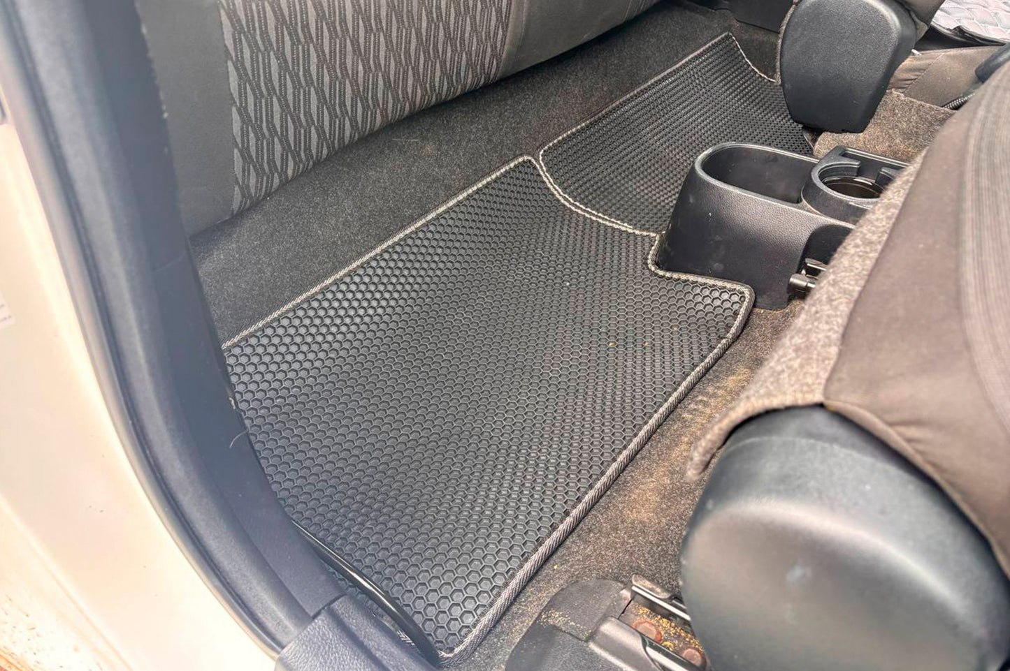 Rubber Floor Mats Carsuit DVS (Black) for Toyota Yaris 2010-2020 - image 3