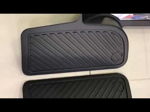 Plastic illuminated door sills (black) for Toyota Land Cruiser 200 2007-2021 - video 2