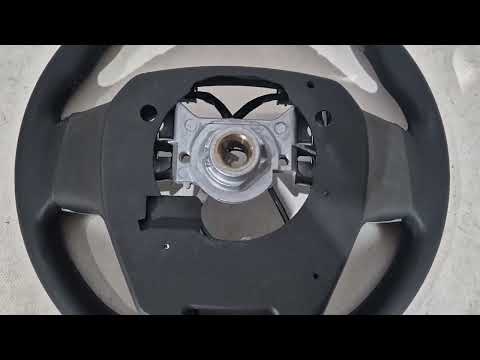 Steering Wheel Assembly TLC300 Design (Real Carbon) for Toyota Land Cruiser 200 2007-2021 - video 1