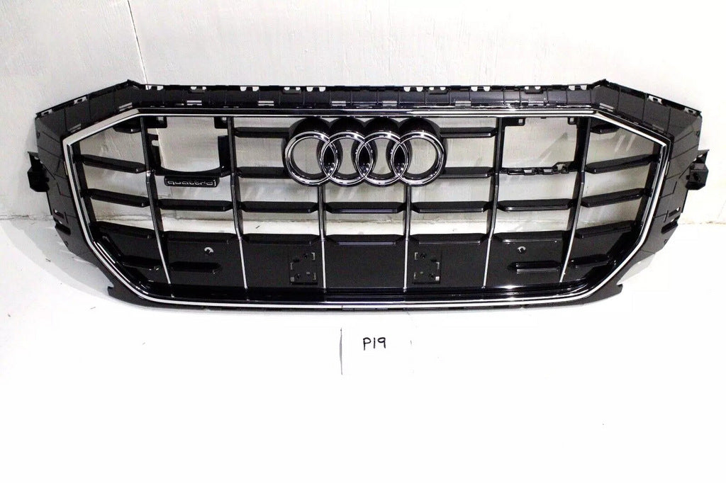 SQ-Style Front Grille (2018-2023, Black with Chrome) for Audi Q8 2018- - image 4
