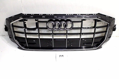 SQ-Style Front Grille (2018-2023, Black with Chrome) for Audi Q8 2018- - image 4