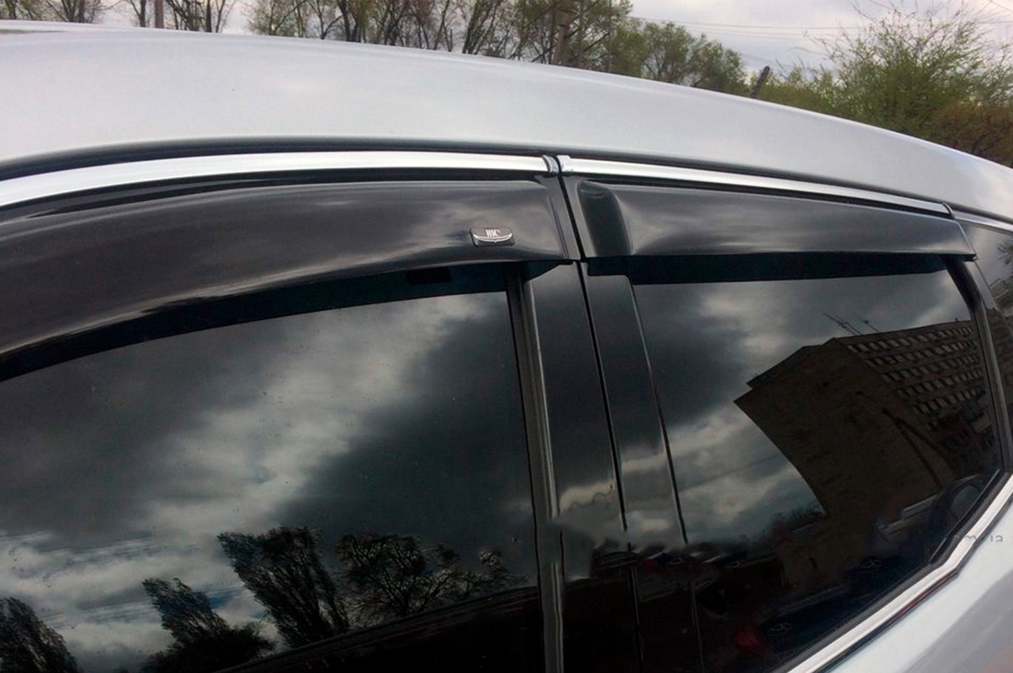 Window deflectors with chrome trim LONG (4 pcs, HIC) for Hyundai Santa Fe 3 2012-2018 - image 4