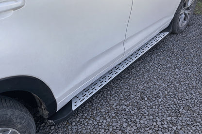 Side Steps Original Design (for EU and USA, 2 pcs, Aluminum) for Toyota Highlander 2013-2019 - image 1
