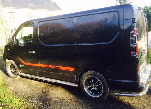 Pads on the feet (2 pieces, plastic) for Renault Trafic 2015↗ - Reelken Auto