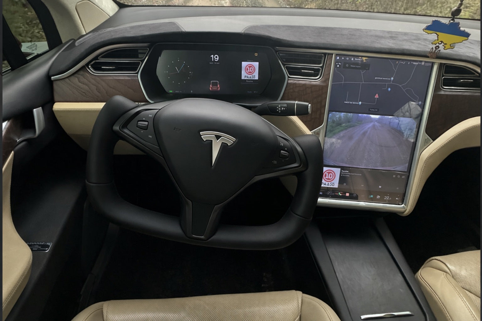 Steering wheel ship style (Leatherette and carbon inserts) for Tesla Model X 2015- - image 1