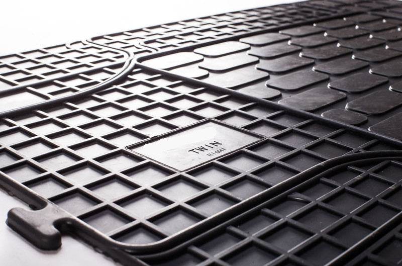Rear mats (2 pcs, Stingray Premium) for Nissan NV400 2010-2024 - Reelken Auto