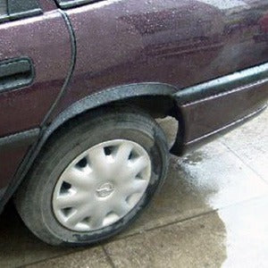 Fender trims (4 pcs, black) for Opel Vectra A 1987-1995 - image 1