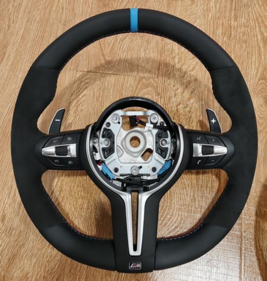 Steering Wheel M-Style V-4 for BMW 5 Series F10/F11 2010–2016 - image 1