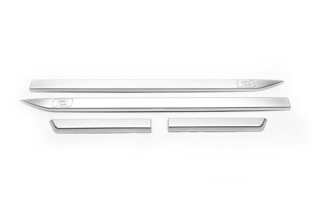 A set of door moldings for Toyota FJ Cruiser - Reelken Auto