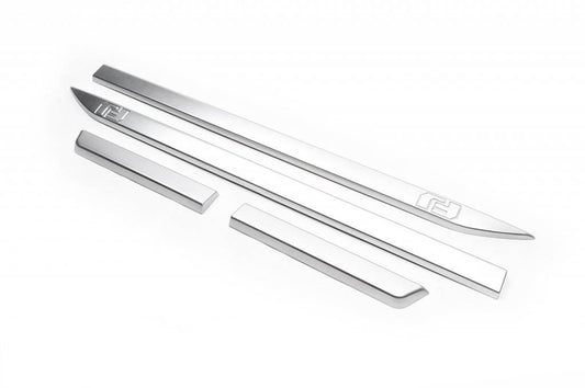 A set of door moldings for Toyota FJ Cruiser - Reelken Auto