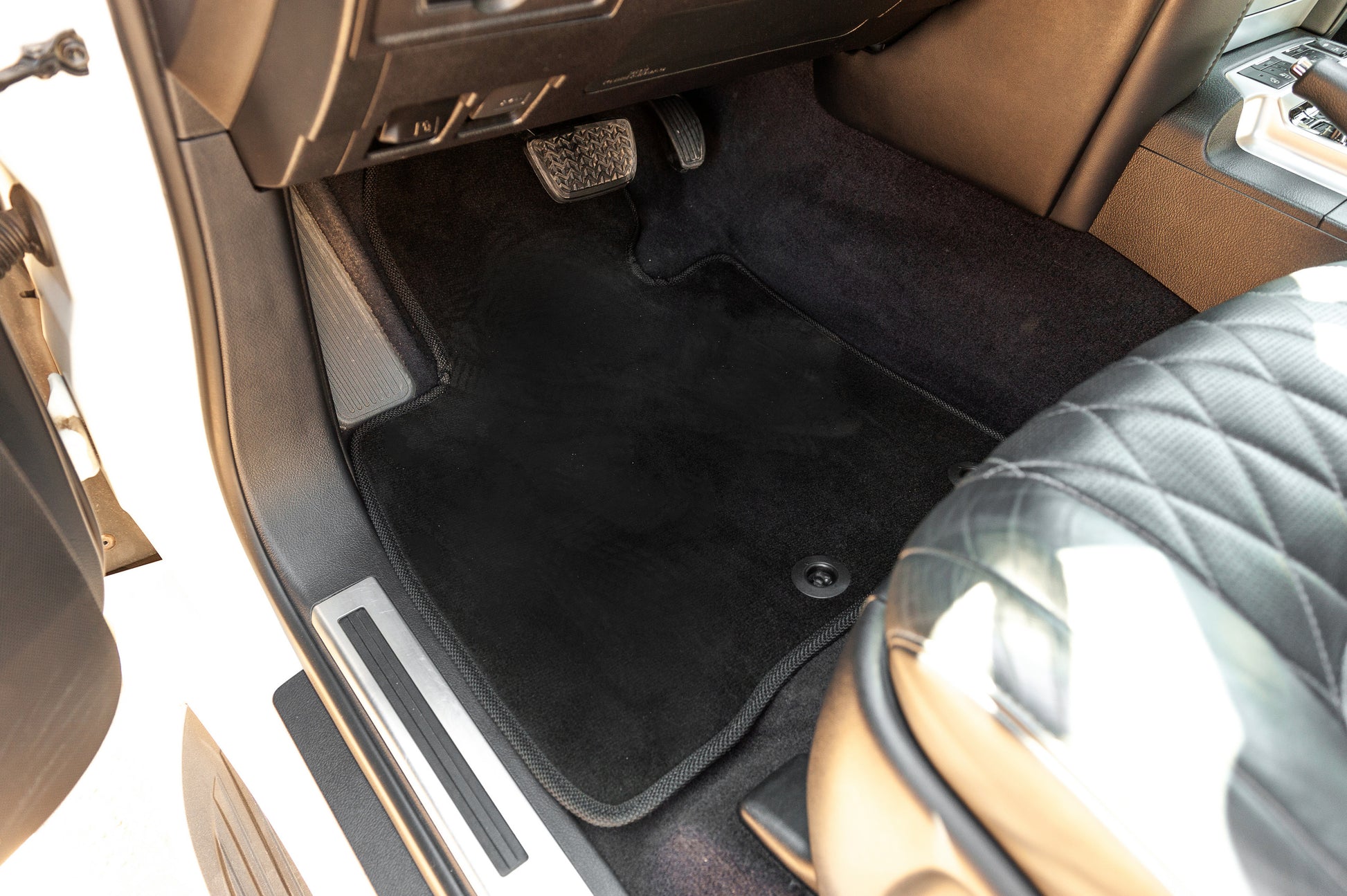 Textile Floor Mats Premium V-2 (2012-2021, Black) for Toyota Land Cruiser 200 2007-2021 - image 1