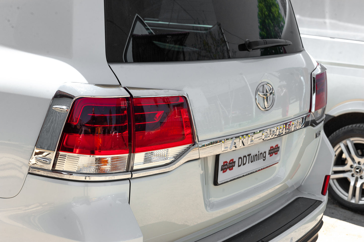 Chrome Tail Light Covers (2015+, 4pcs, Plastic) for Toyota Land Cruiser 200 2007-2021 - image 1