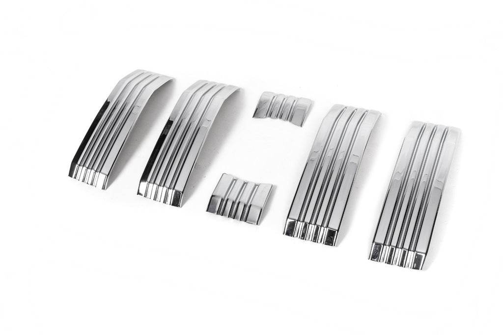 The chrome strips on the grille 2017↗︎ for Toyota Land Cruiser Prado 150 - Reelken Auto