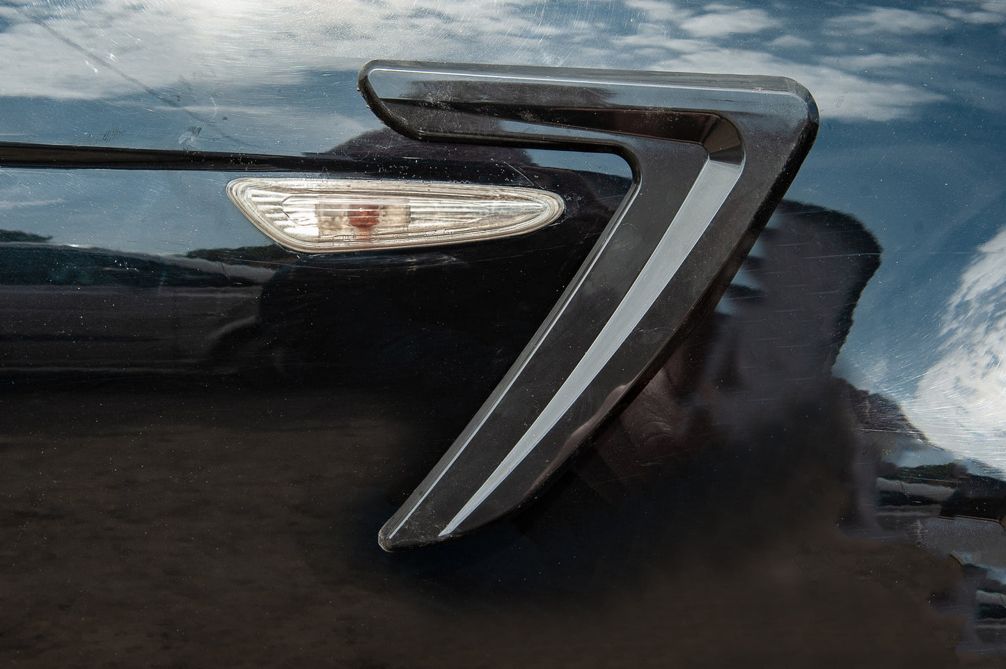 Universal side gills DPT V-3 (ABS) (2pcs) (black gloss) - image 1