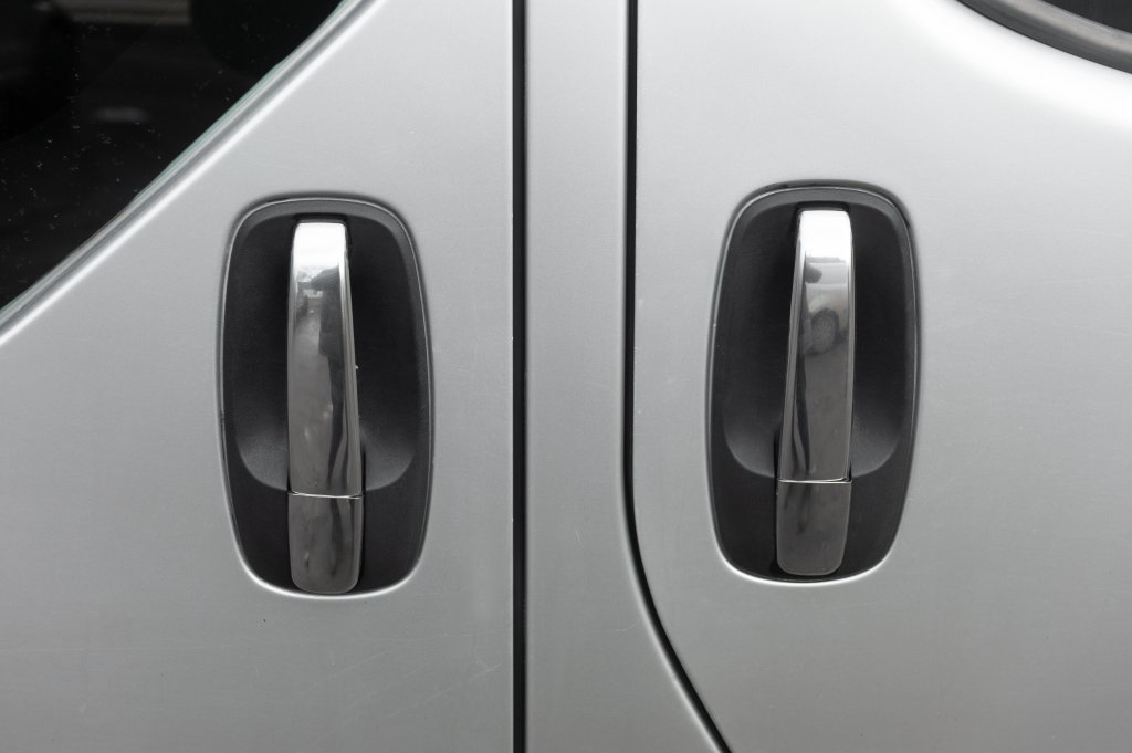 Pads on handles (4-piece, stainless steel) for Nissan Primastar 2002-2014 - image 5