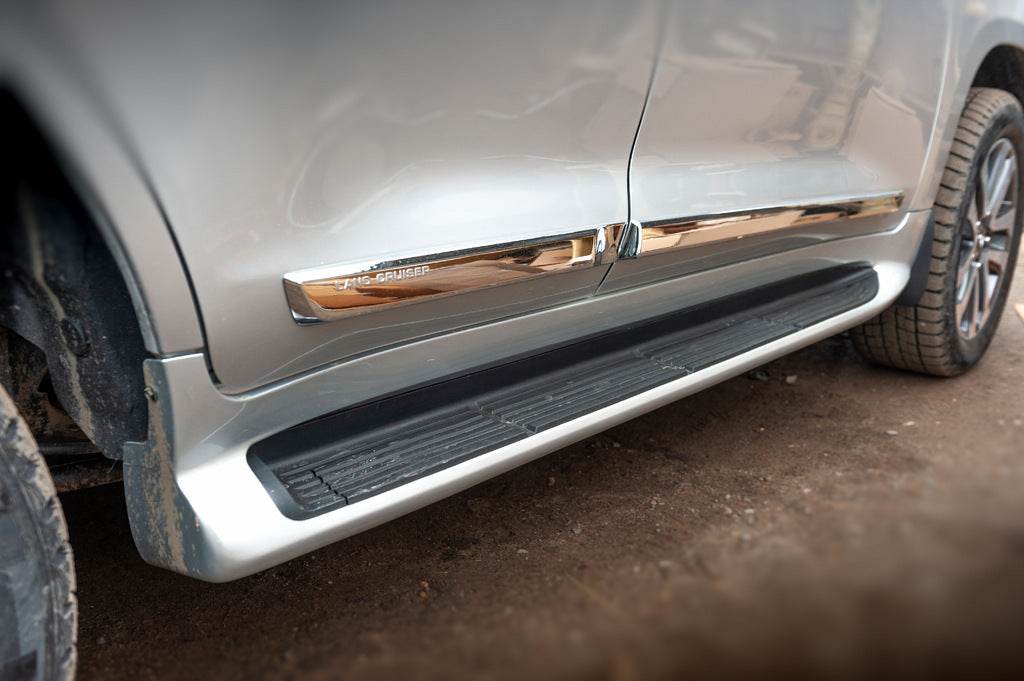 A set of door moldings (2016-2021) for Toyota Land Cruiser 200 - Reelken Auto
