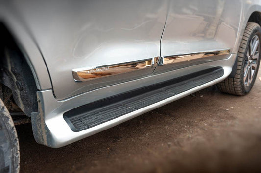A set of door moldings (2016-2021) for Toyota Land Cruiser 200 - Reelken Auto