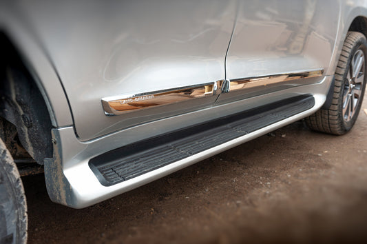Side sills with LED (design 2015-2020) for Toyota Land Cruiser 200 - image 1