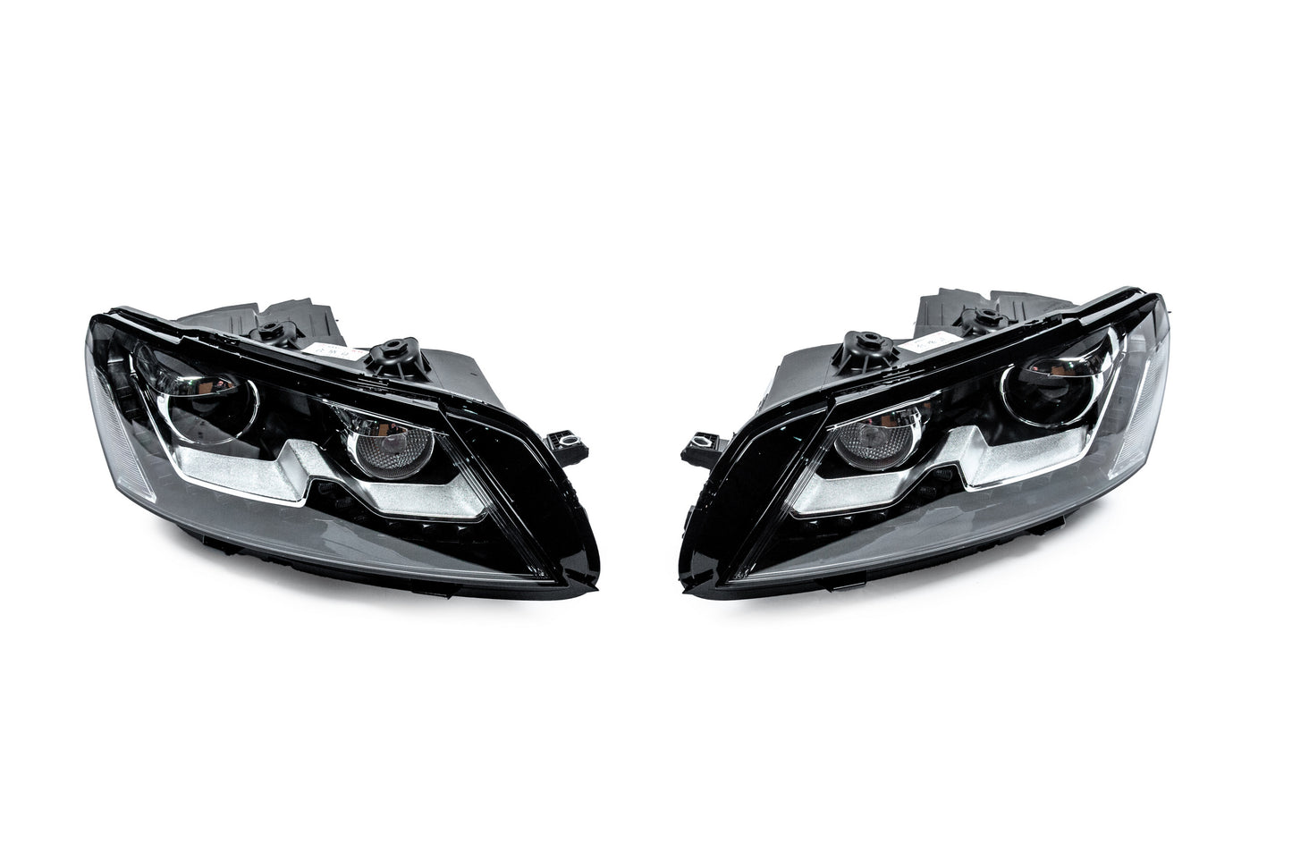 Front headlights V1 (for USA, 2 pcs) for Volkswagen Passat B7 2012-2015 - image 1