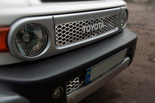 Chrome hood on the grill (stainless steel) for Toyota FJ Cruiser - Reelken Auto