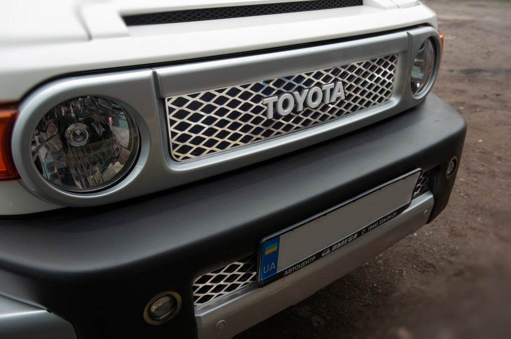 Chrome hood on the grill (stainless steel) for Toyota FJ Cruiser - Reelken Auto