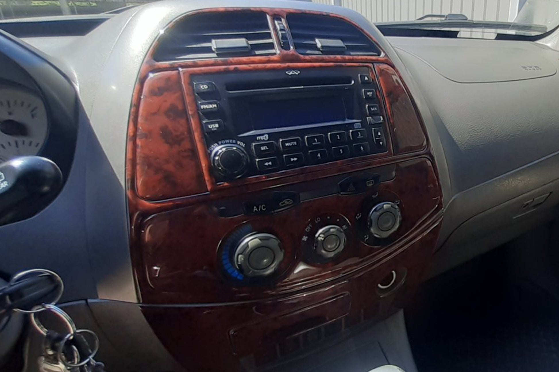 Panel overlay (great to-t) for Chery Tiggo 1 - image 4