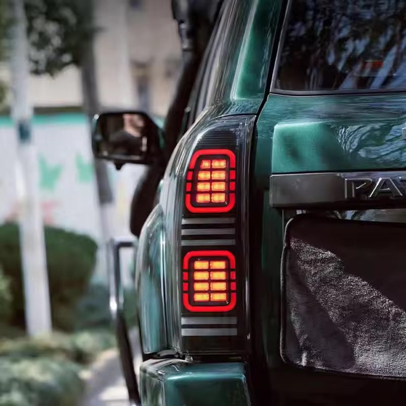 Smoke Black LED Tail Lights (2004-2008, 2 pcs) for Nissan Patrol Y61 1997-2011 - image 3