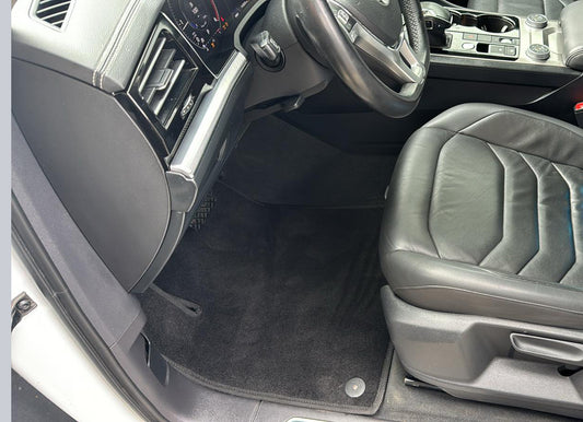 Textile Floor Mats Premium (black) for Volkswagen Touareg 2018- - image 1