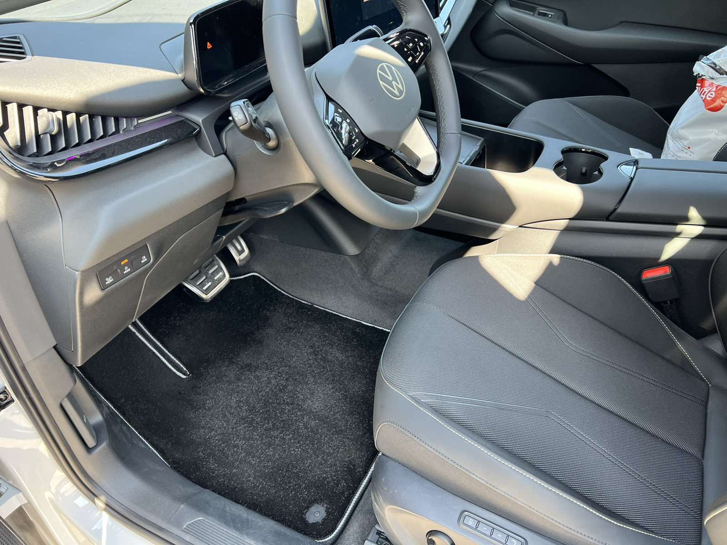 Textile rugs Deluxe (Black) for Volkswagen ID. UNYX - image 1