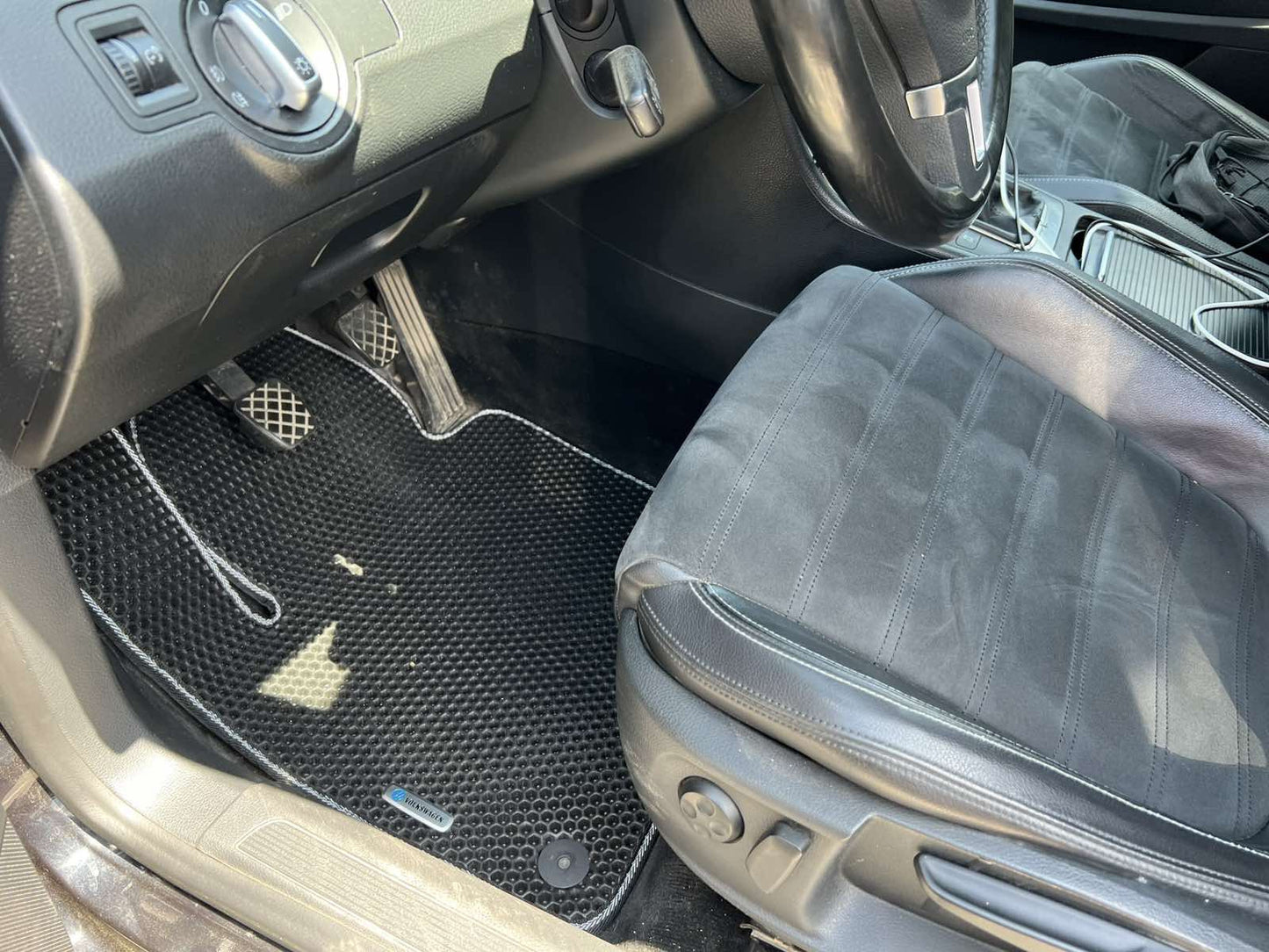 EVA Floor Mats (Honeycomb, Black) for Volkswagen Passat СС 2008-2017 - image 1