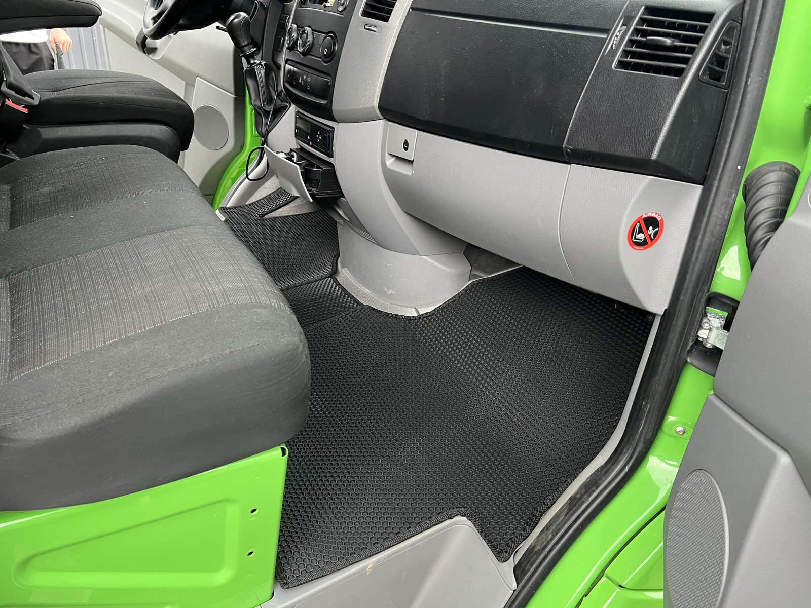 Rubber Floor Mats Carsuit V1 (Black) for Volkswagen Crafter 2006-2016 - image 2