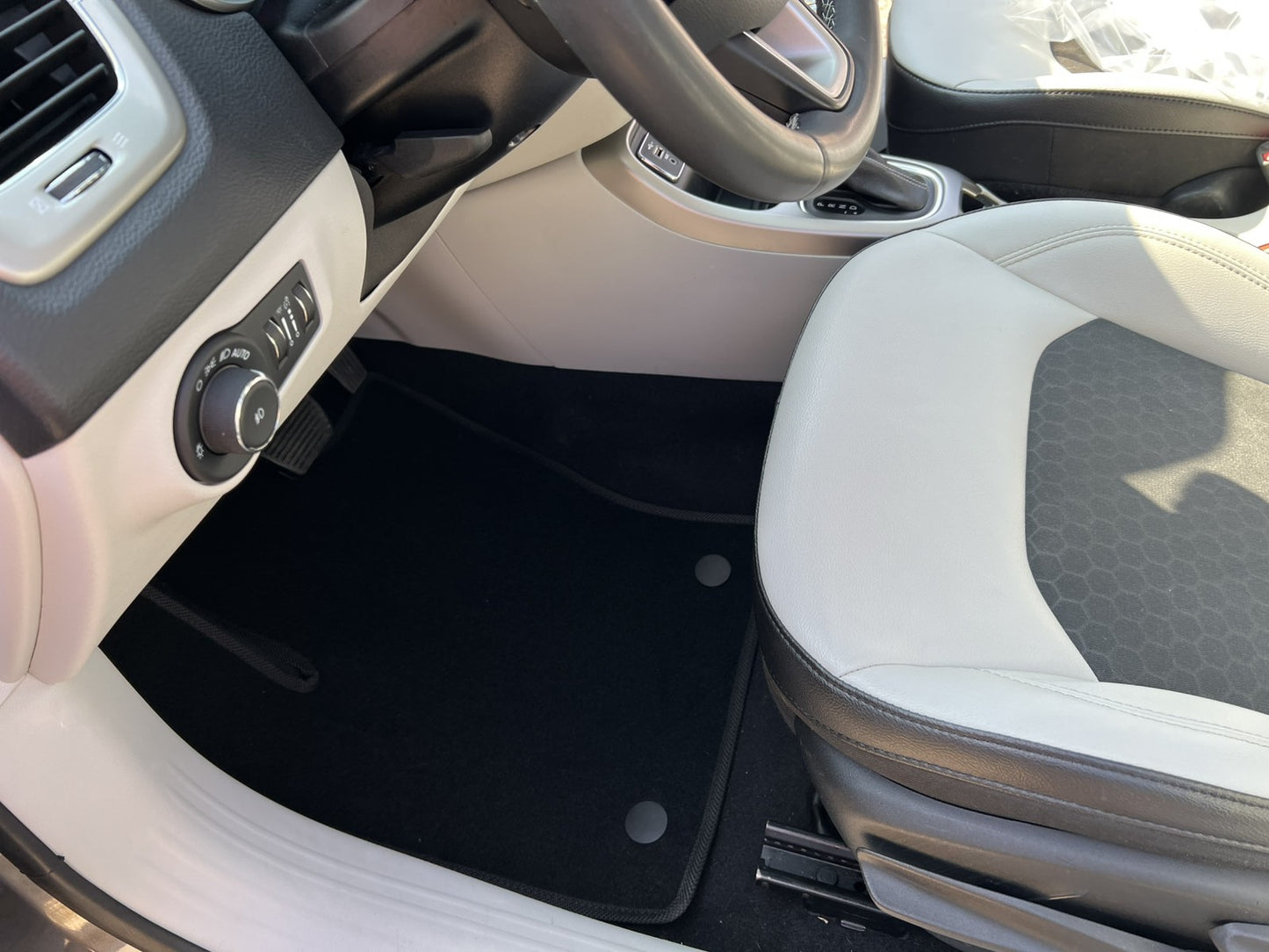 Deluxe Textile Floor Mats (Black) for Jeep Compass 2006-2016 - image 2