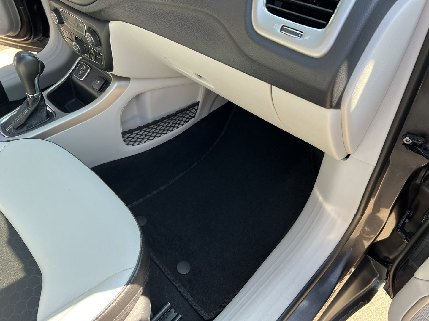 Deluxe Textile Floor Mats (Black) for Jeep Compass 2016- - image 3