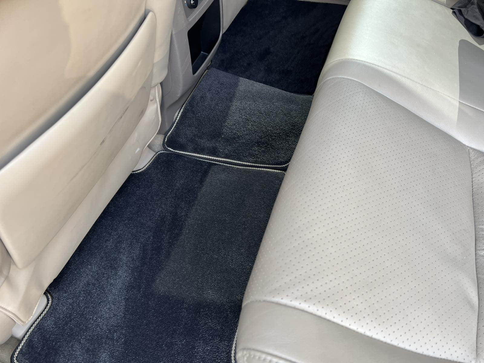 Deluxe Textile Floor Mats (2 Rows, Black) for Toyota Land Cruiser Prado 120 2002-2009 - image 3